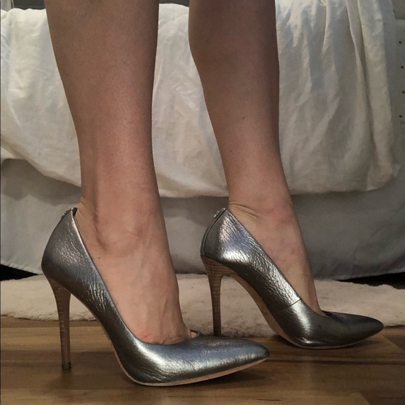 Silver metallic Coach heels - Picture 7 of 9
